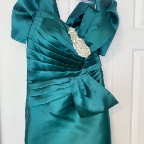 Mother of the bride/ groom formal dress .Cameron Blake Mon Cheri. - Picture 5 of 8